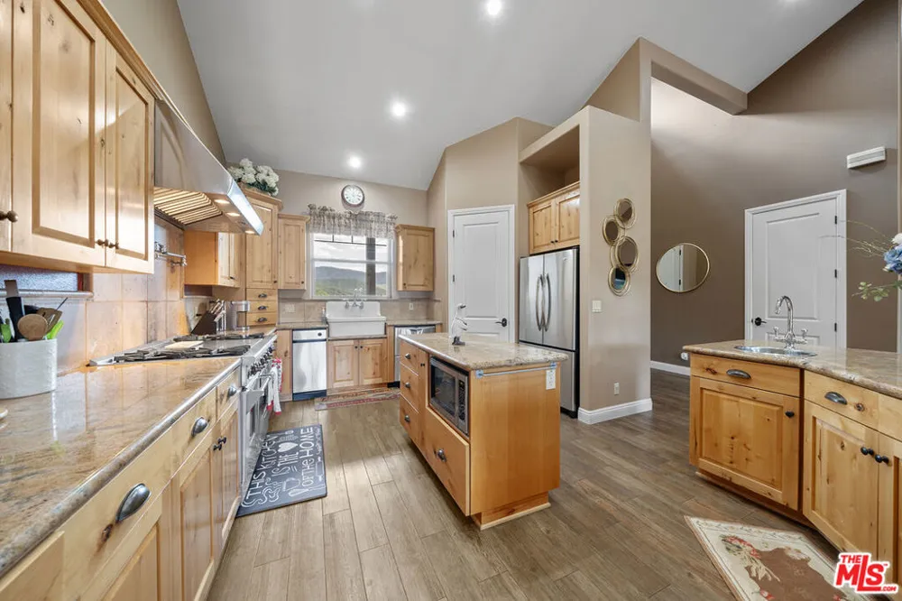 18087 Newview Drive Lake Hughes, CA 93532