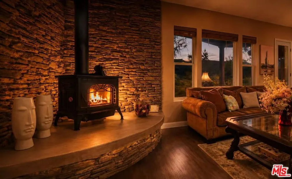 18087 Newview Drive Lake Hughes, CA 93532