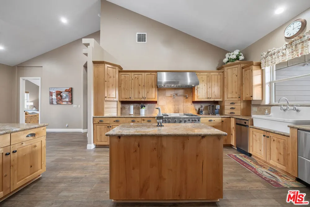 18087 Newview Drive Lake Hughes, CA 93532