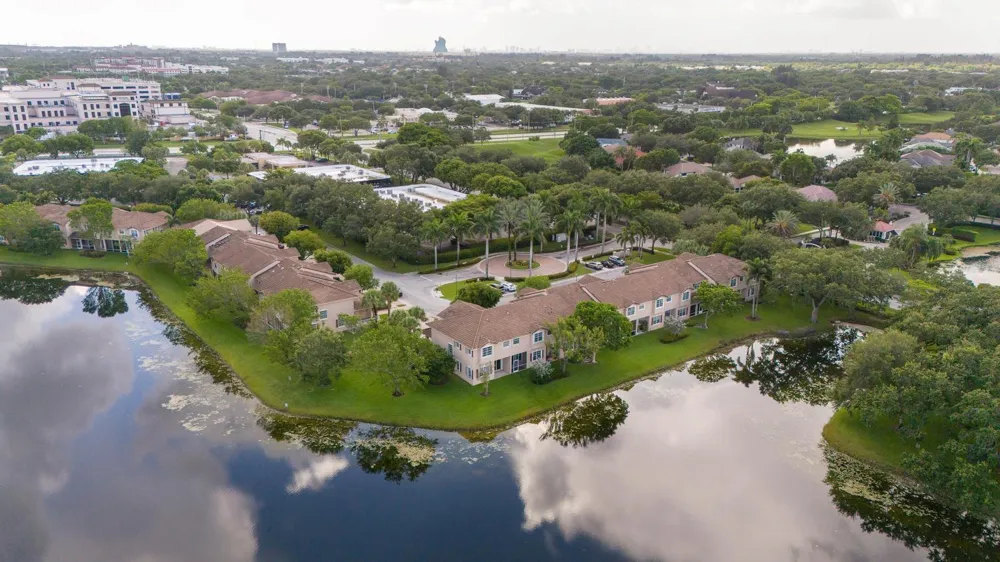 3501 Lakeside Drive Davie, FL 33328