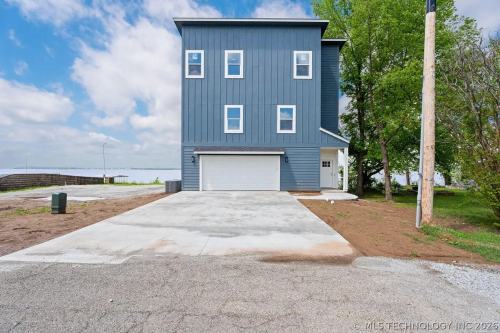 1664 Pin Oak Street Grove, OK 74344