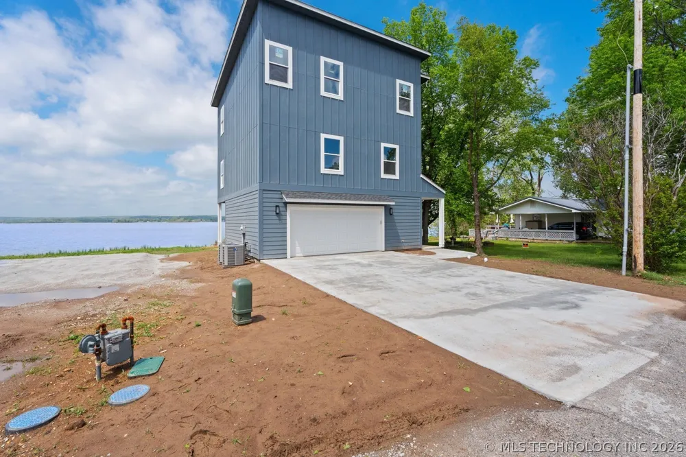 1664 Pin Oak Street Grove, OK 74344