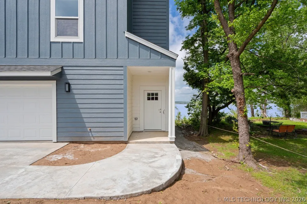 1664 Pin Oak Street Grove, OK 74344