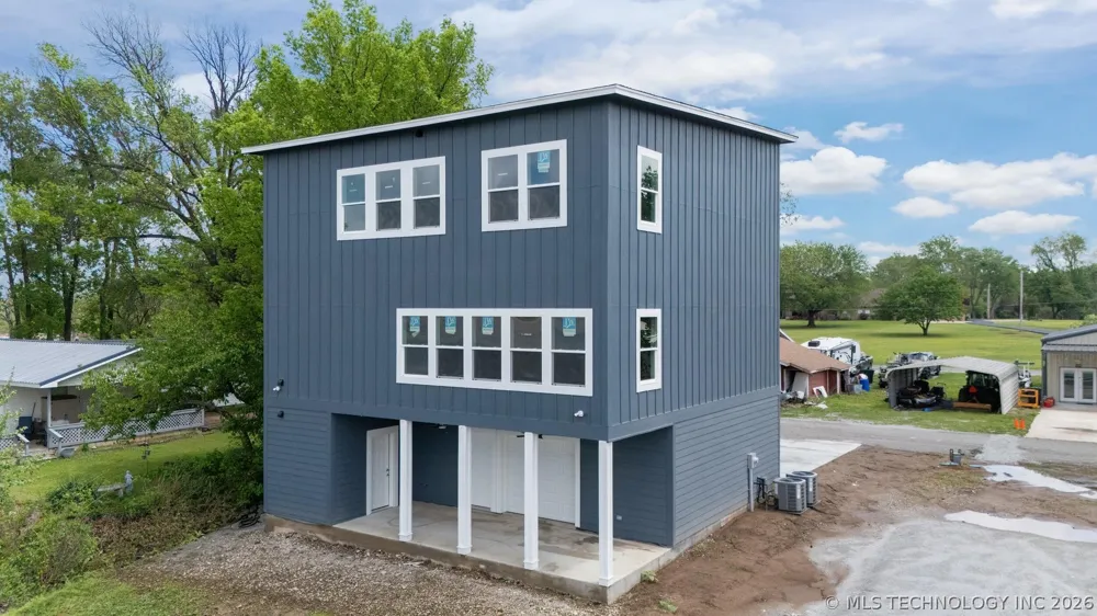 1664 Pin Oak Street Grove, OK 74344