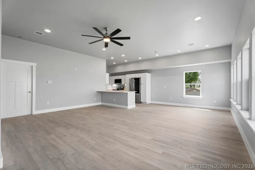 1664 Pin Oak Street Grove, OK 74344