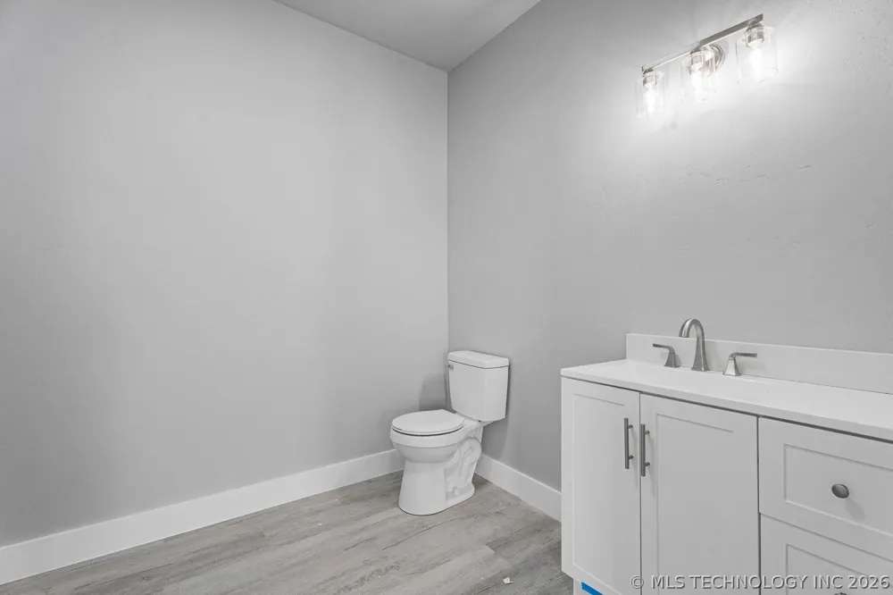 1664 Pin Oak Street Grove, OK 74344