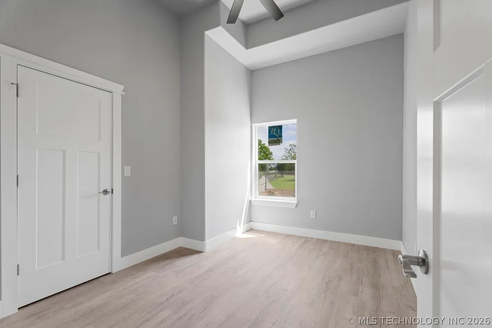 1664 Pin Oak Street Grove, OK 74344