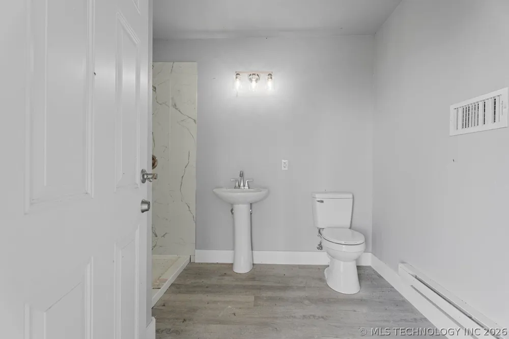 1664 Pin Oak Street Grove, OK 74344