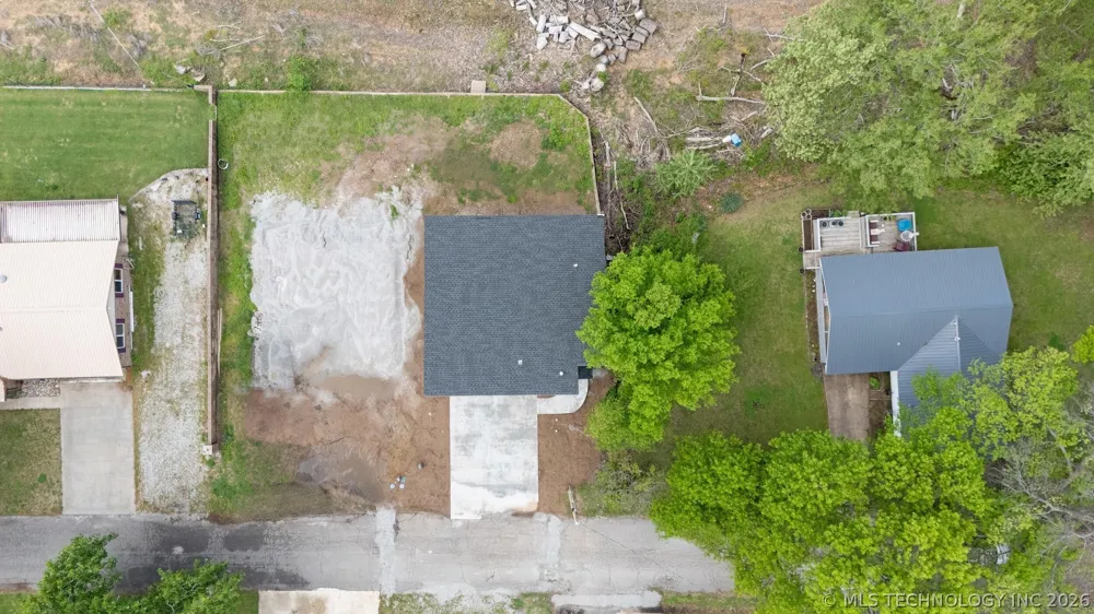 1664 Pin Oak Street Grove, OK 74344