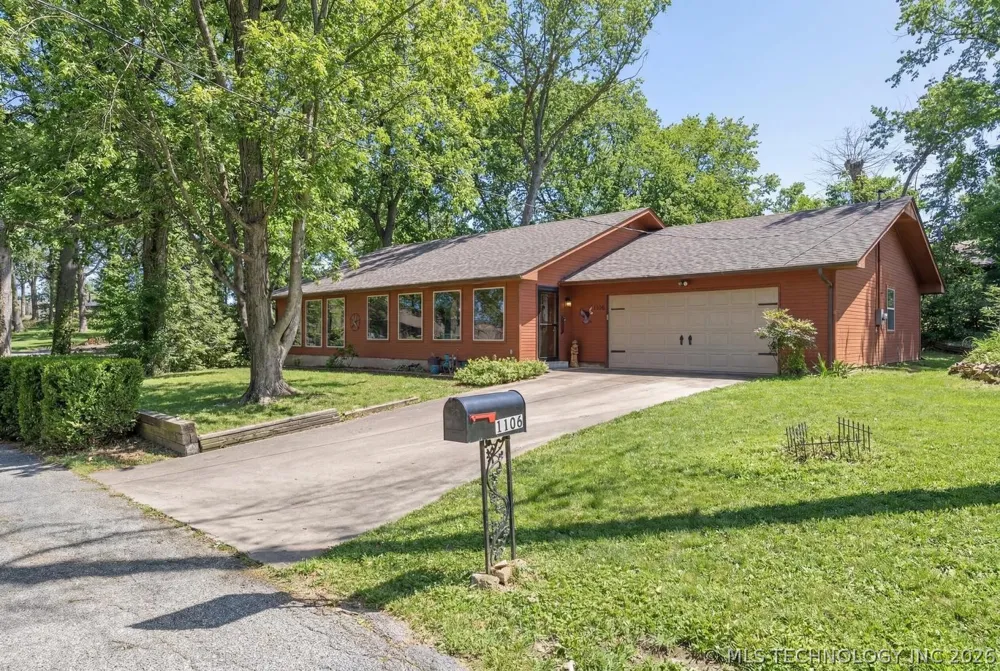 1106 Red Bud Drive Grove, OK 74344