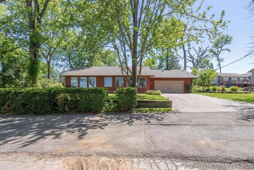 1106 Red Bud Drive Grove, OK 74344