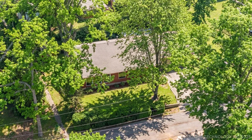 1106 Red Bud Drive Grove, OK 74344