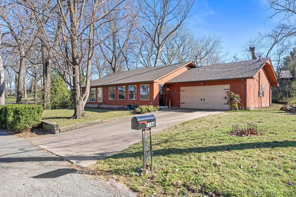 1106 Red Bud Drive Grove, OK 74344