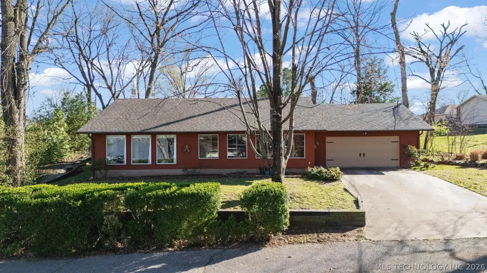 1106 Red Bud Drive Grove, OK 74344