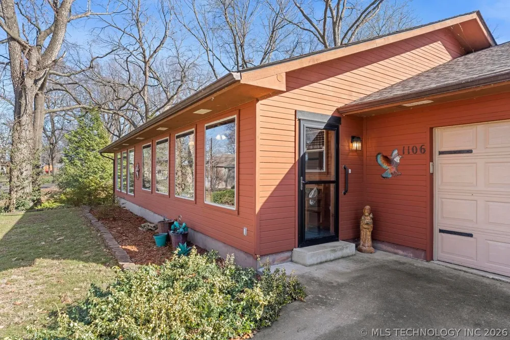 1106 Red Bud Drive Grove, OK 74344