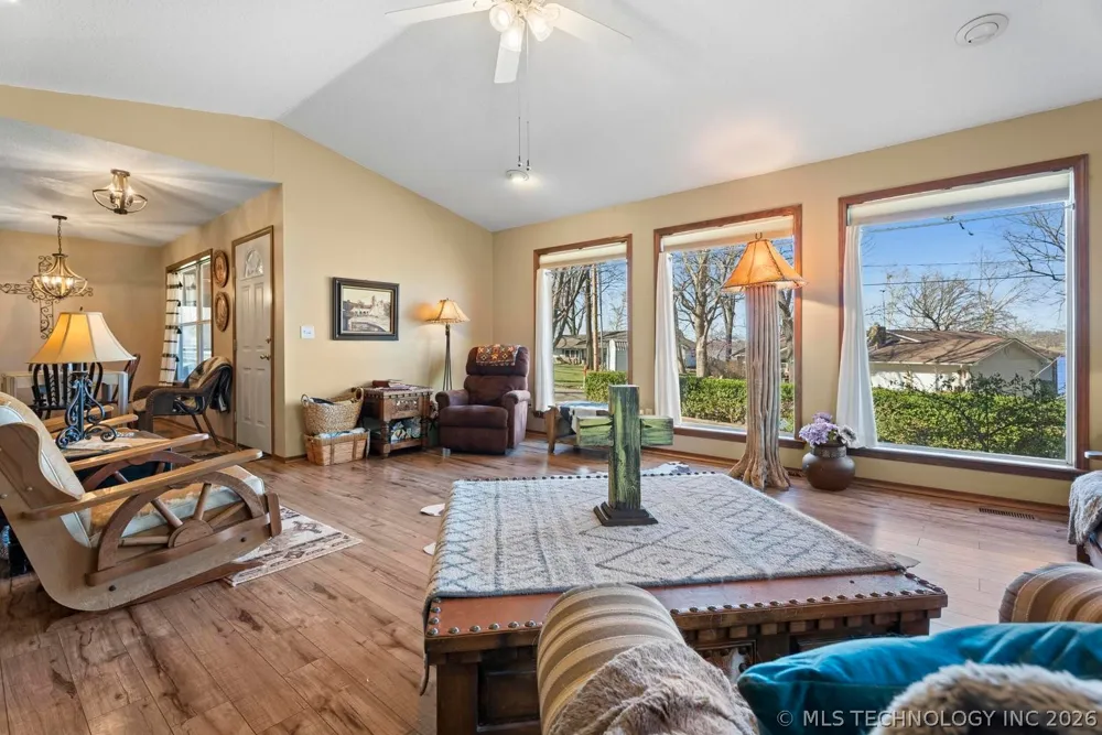 1106 Red Bud Drive Grove, OK 74344