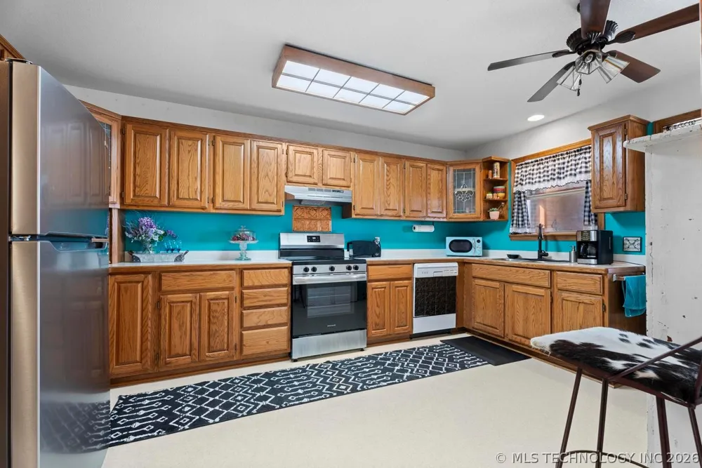 1106 Red Bud Drive Grove, OK 74344