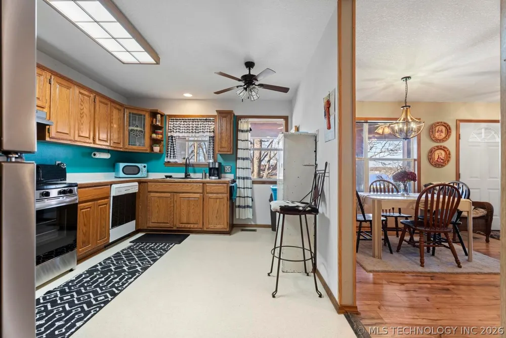 1106 Red Bud Drive Grove, OK 74344