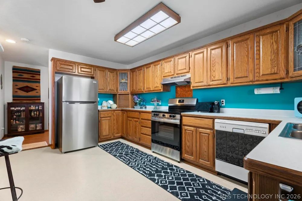 1106 Red Bud Drive Grove, OK 74344