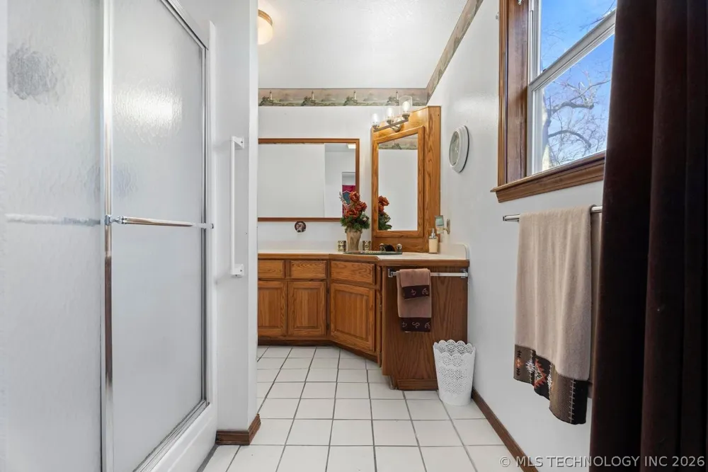 1106 Red Bud Drive Grove, OK 74344