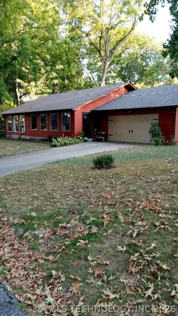 1106 Red Bud Drive Grove, OK 74344