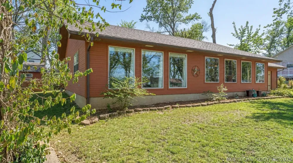 1106 Red Bud Drive Grove, OK 74344