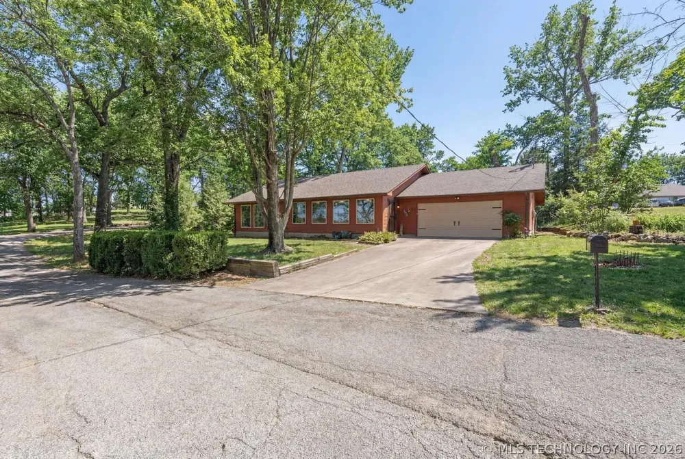 1106 Red Bud Drive Grove, OK 74344