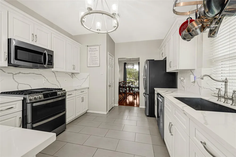 2205 W Van Trease Drive Deer Park, TX 77536