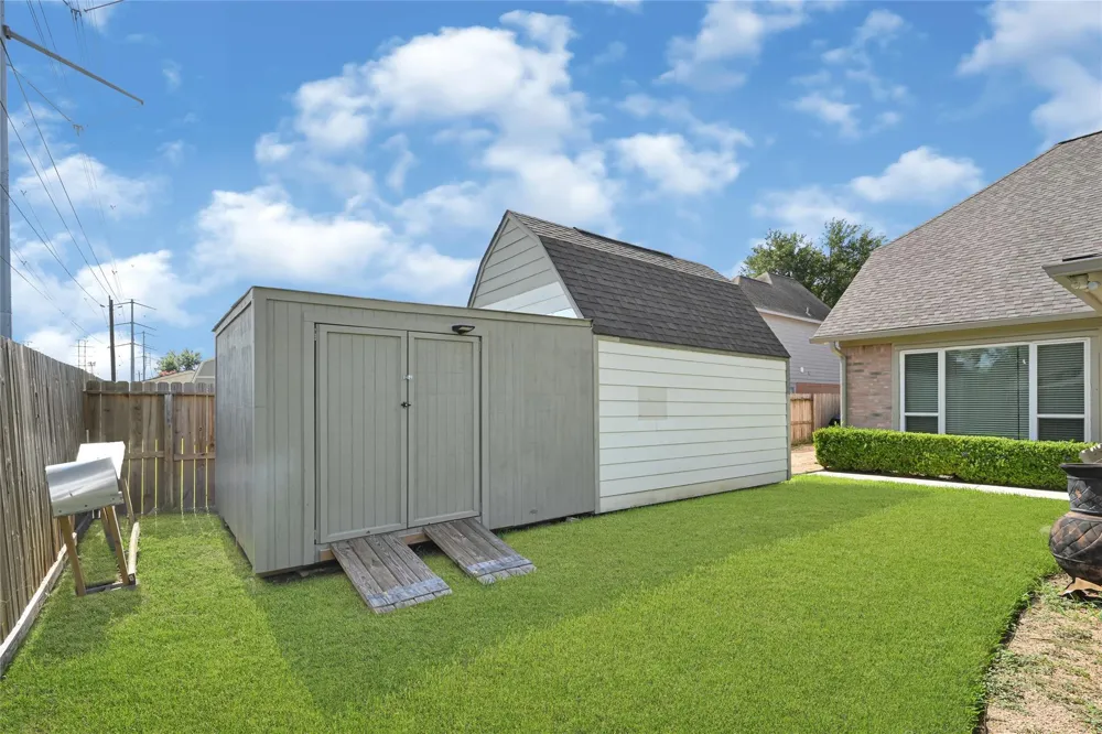 2205 W Van Trease Drive Deer Park, TX 77536