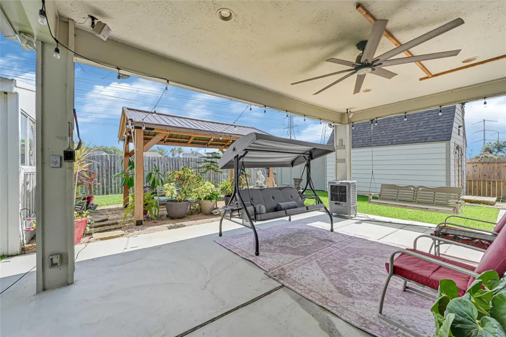 2205 W Van Trease Drive Deer Park, TX 77536