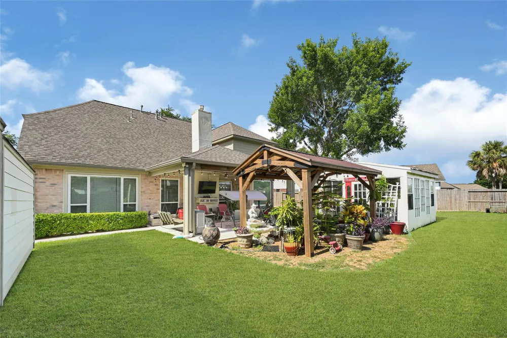 2205 W Van Trease Drive Deer Park, TX 77536