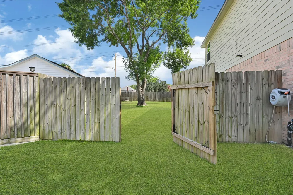 2205 W Van Trease Drive Deer Park, TX 77536