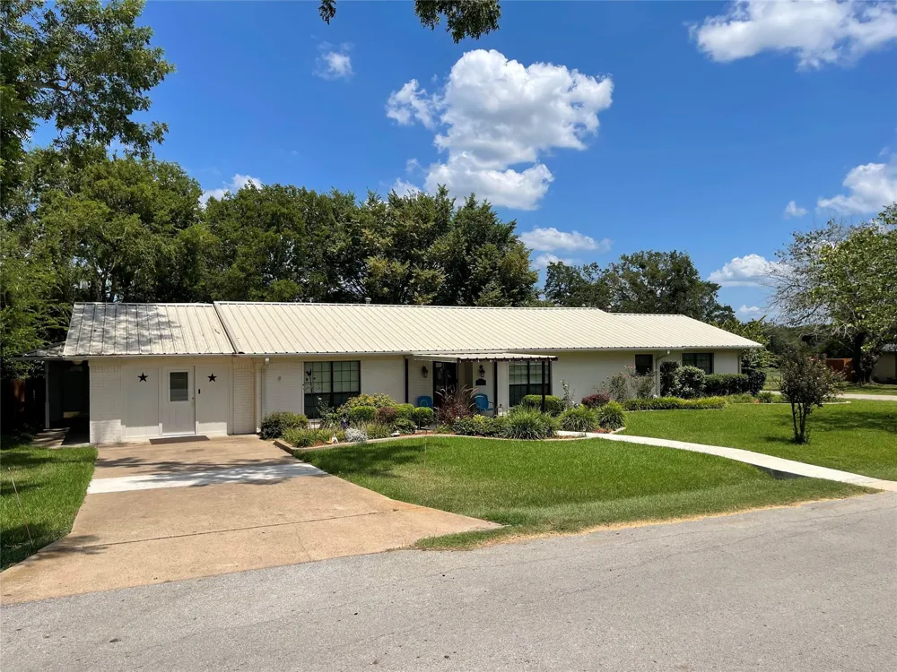 403 Hall Street Fairfield, TX 75840