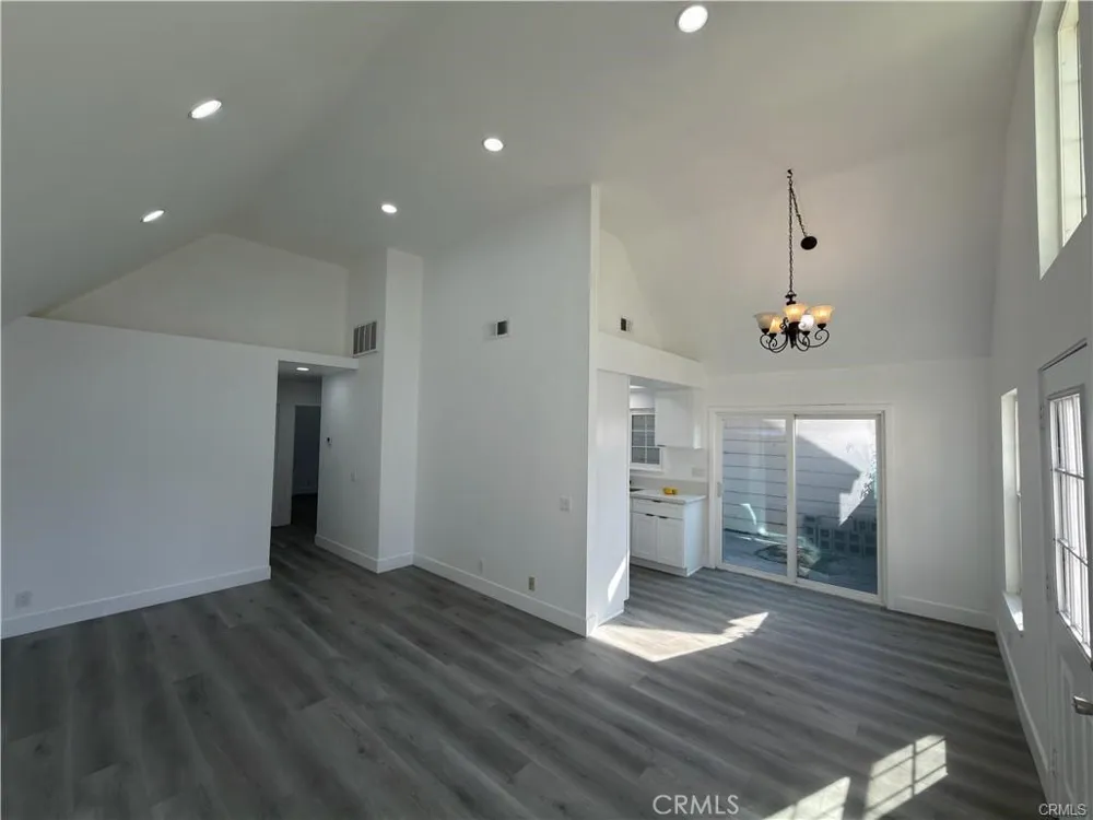 14560 Woodland Fontana, CA 92337