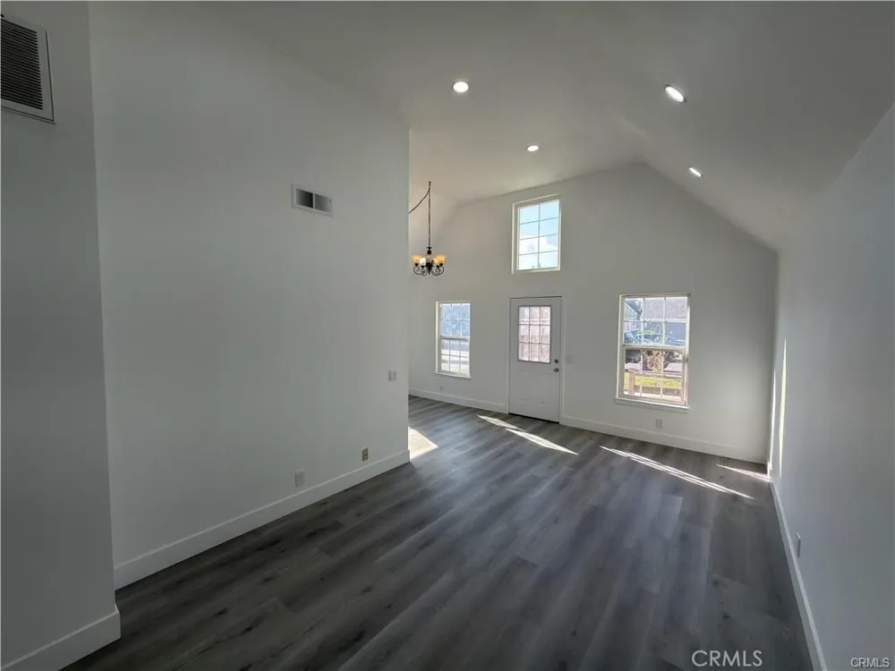 14560 Woodland Fontana, CA 92337