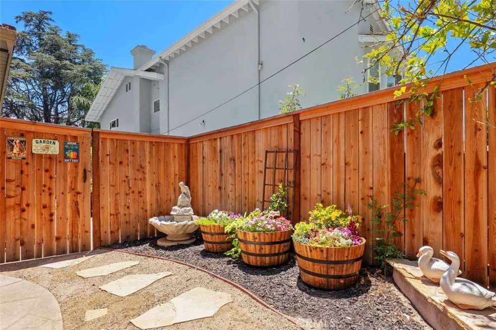 23349 Schoenborn Street West Hills, CA 91304