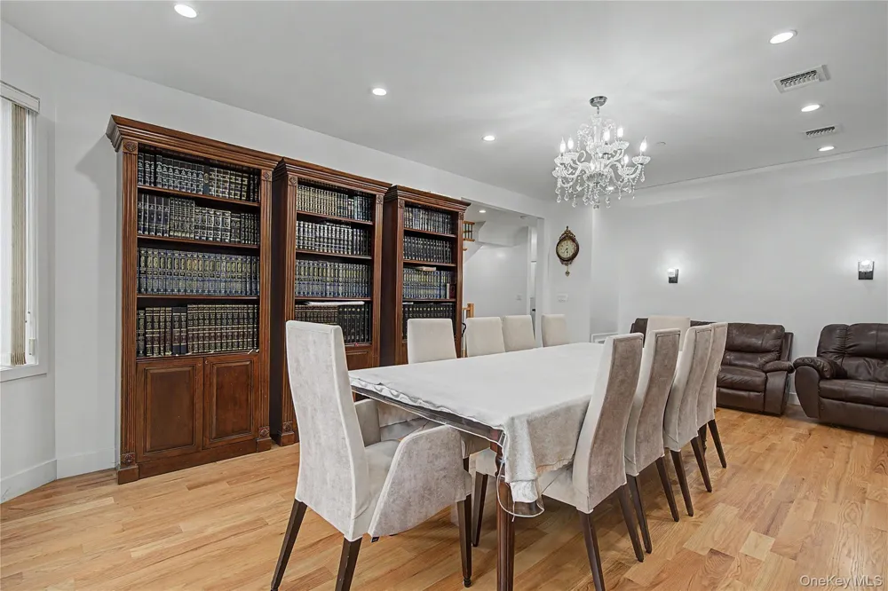 151 Blauvelt #214 Monsey, NY 10952