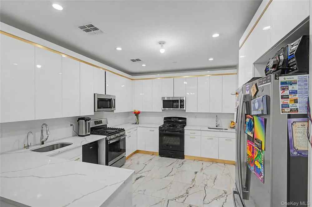 151 Blauvelt #214 Monsey, NY 10952