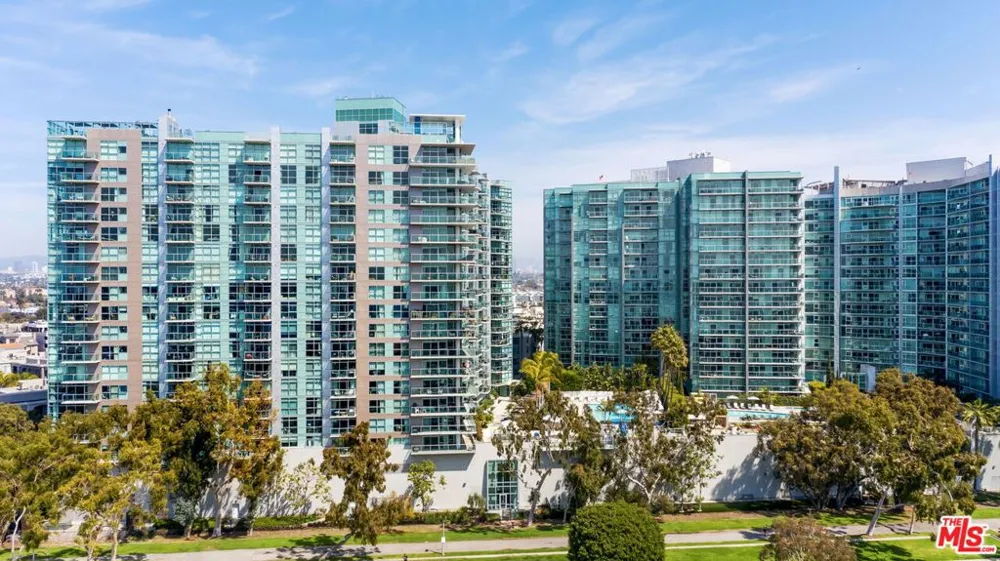13600 Marina Pointe Drive #604 Marina del Rey, CA 90292
