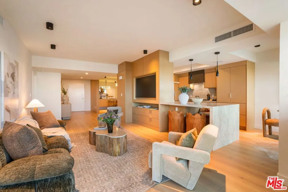 13600 Marina Pointe Drive #604 Marina del Rey, CA 90292