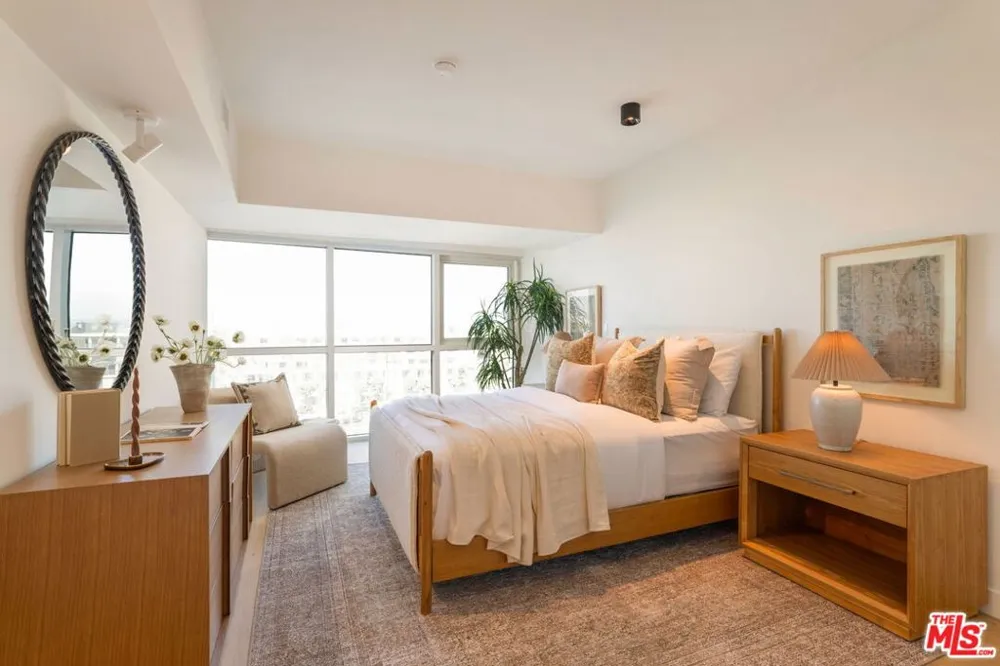 13600 Marina Pointe Drive #604 Marina del Rey, CA 90292