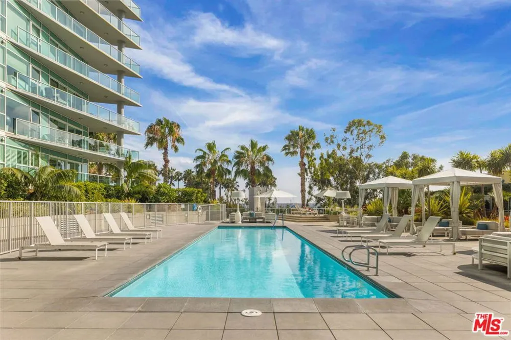 13600 Marina Pointe Drive #604 Marina del Rey, CA 90292