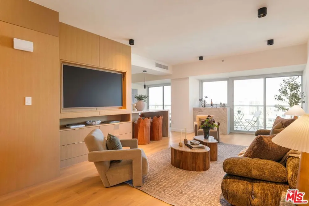 13600 Marina Pointe Drive #604 Marina del Rey, CA 90292