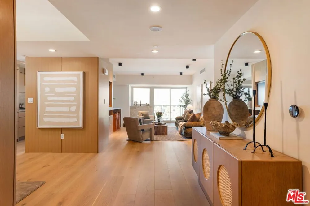 13600 Marina Pointe Drive #604 Marina del Rey, CA 90292
