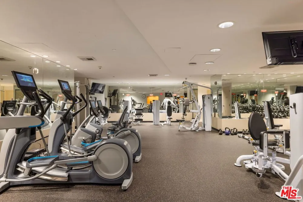 13600 Marina Pointe Drive #604 Marina del Rey, CA 90292
