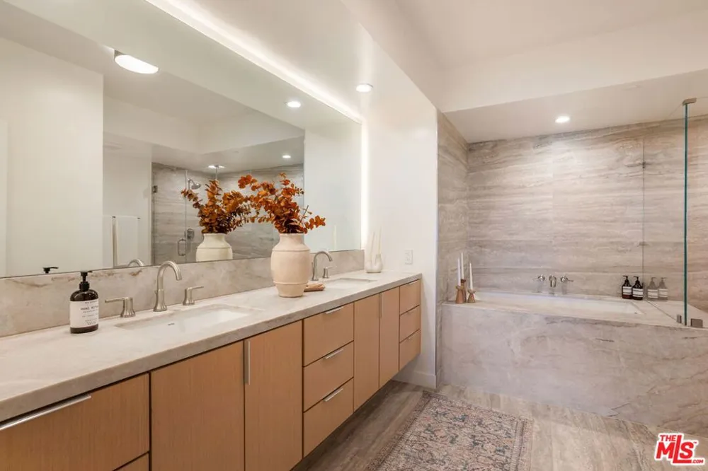 13600 Marina Pointe Drive #604 Marina del Rey, CA 90292