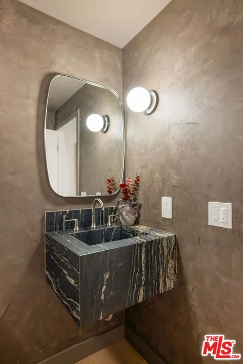 13600 Marina Pointe Drive #604 Marina del Rey, CA 90292