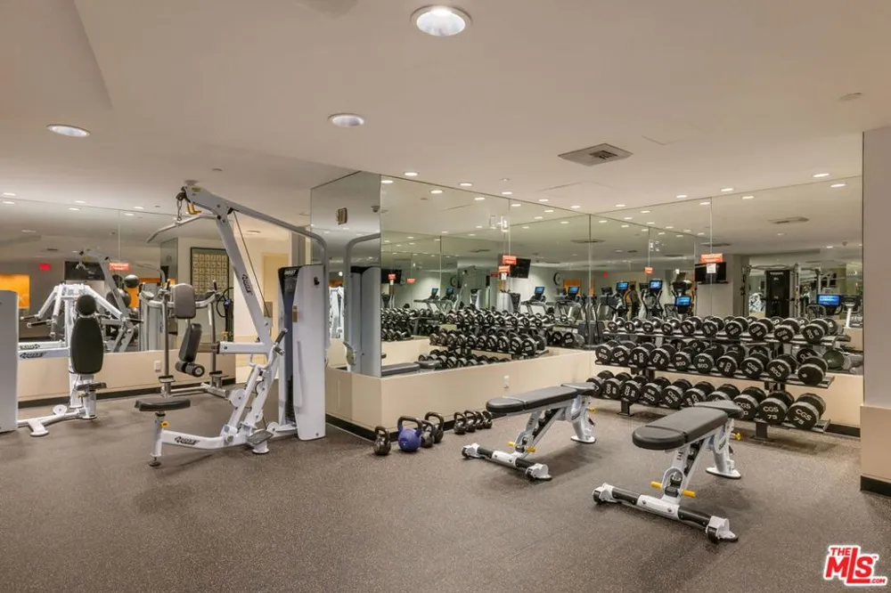13600 Marina Pointe Drive #604 Marina del Rey, CA 90292