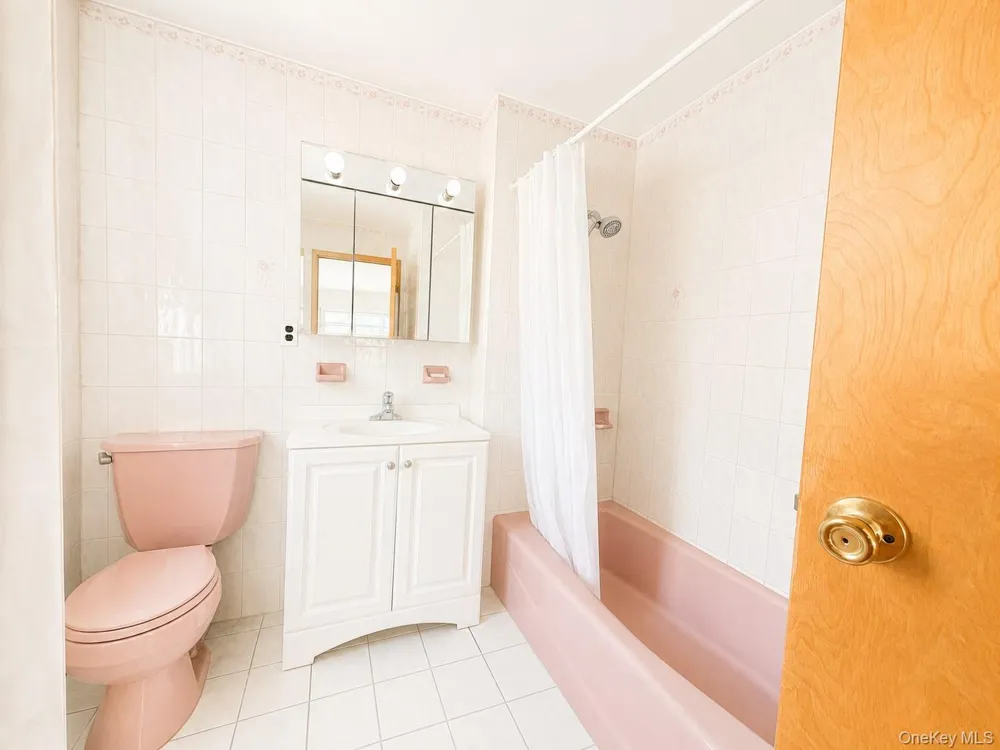 8018 217th Hollis Hills, NY 11427