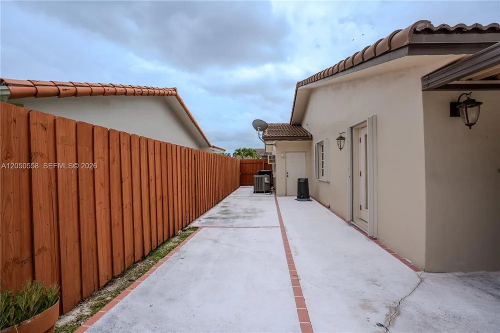 2431 SW 124th Ave Miami, FL 33175